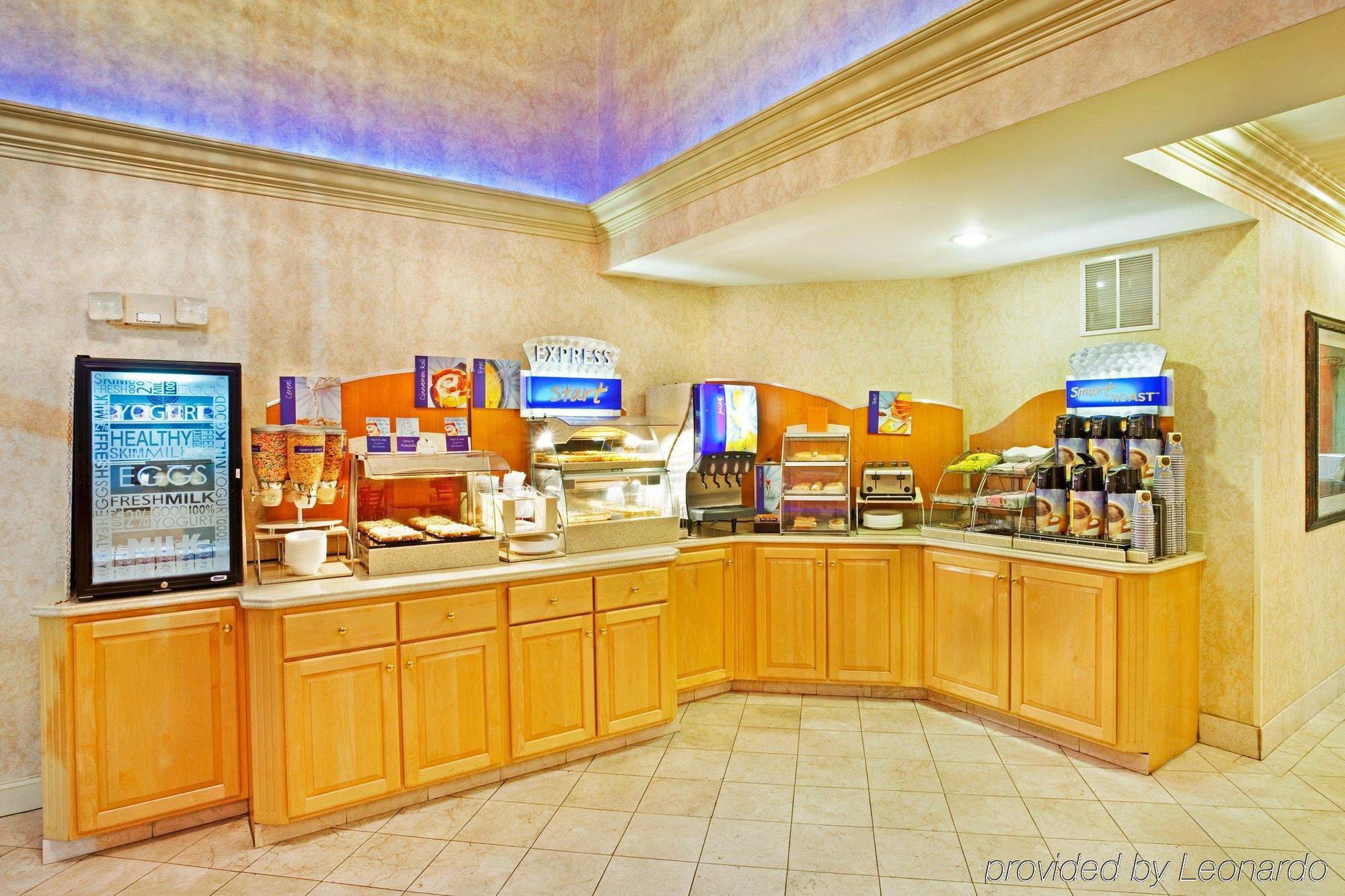 Holiday Inn Express Hotel & Suites London By Ihg Restaurant foto