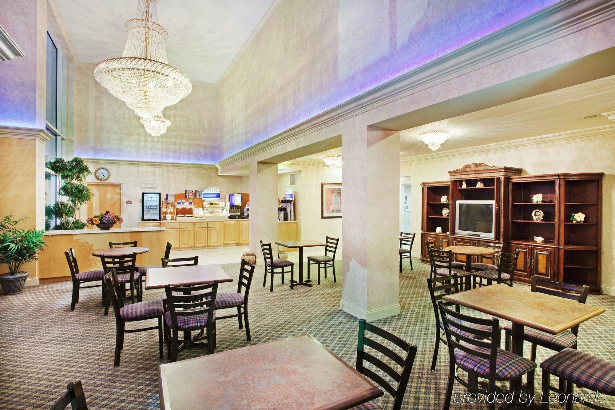 Holiday Inn Express Hotel & Suites London By Ihg Restaurant foto
